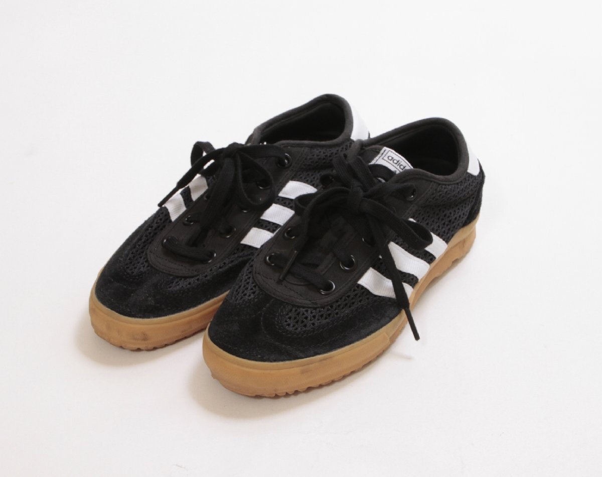 adidas スニーカー